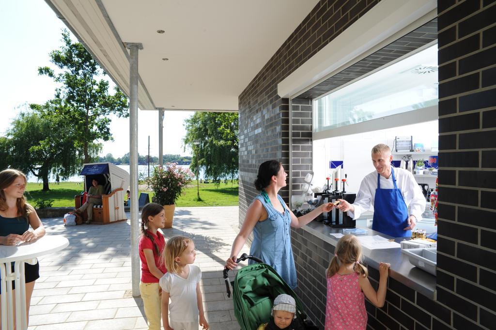 Strandhaus Am Inselsee Hotell Güstrow Exteriör bild